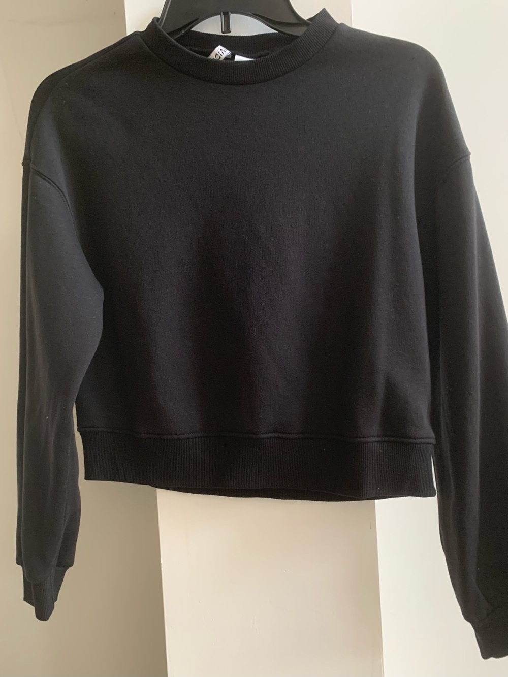 H&M Divided Black Crewneck Crop Sweatshirt